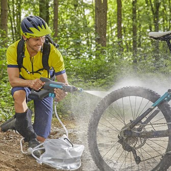 Gardena Medium AquaClean Højtryksrenser 24/18V P4A - selv genstridigt snavs forsvinder